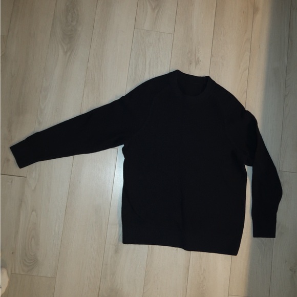 Men's Lululemon dark blue Sweater - Picture 3 of 3